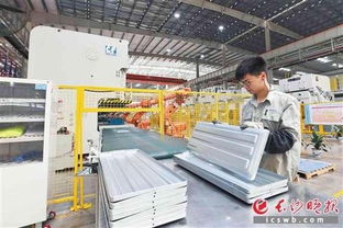 智能工厂机器唱主角，长沙格力日产量同比翻番